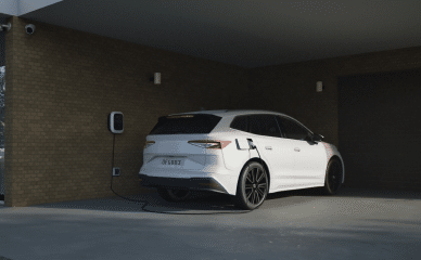 Elektroauto an Ladestation