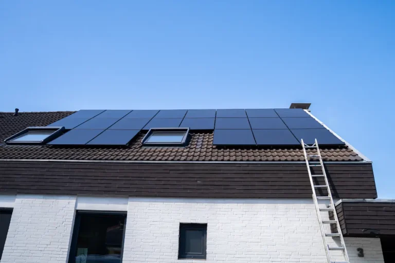 Haus mit installierter PV-Anlage